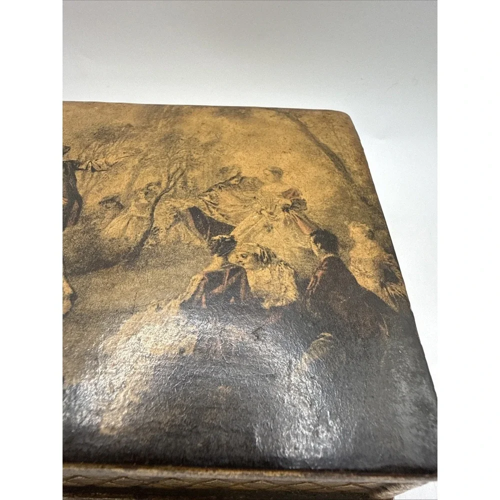 Vintage Italian Florentine Jewelry Box Gold Gilt Romantic Scene, Porcelain 6.5